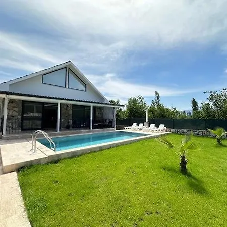 Yazz Villa